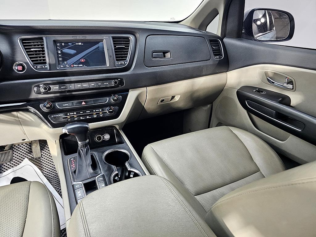 KIA Carnival - Vista 10