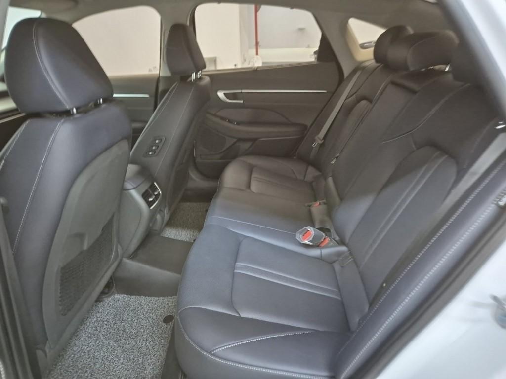 HYUNDAI Sonata - Vista 12