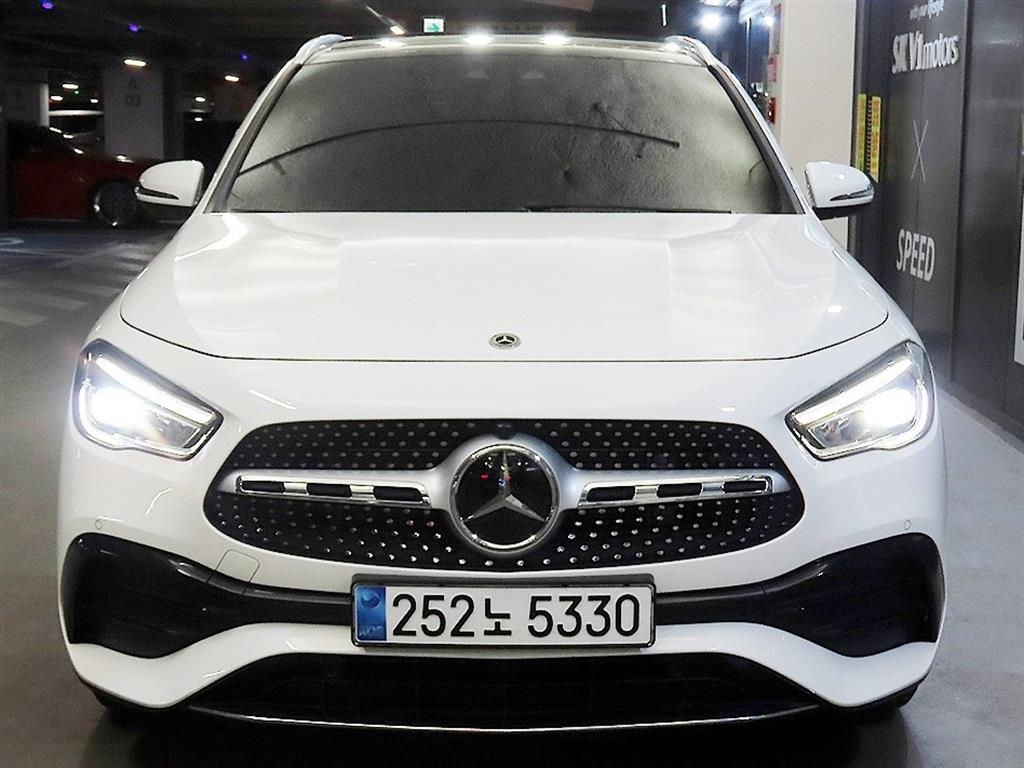 Mercedes Benz GLA Class - Vista 2