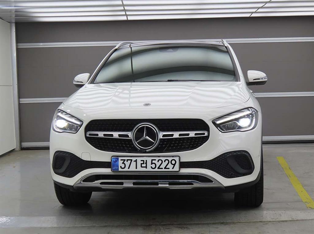 Mercedes Benz GLA Class - Vista 2