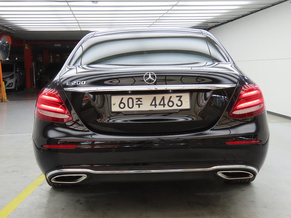 Mercedes Benz E class - Vista 4