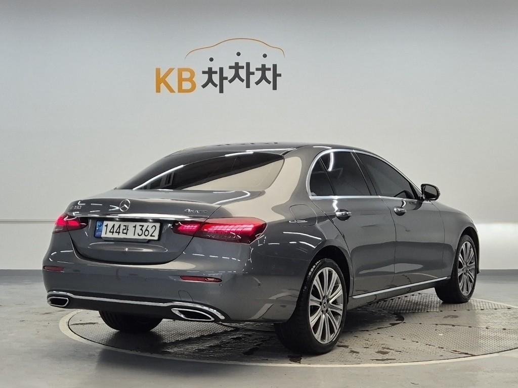Mercedes Benz E class - Vista 3