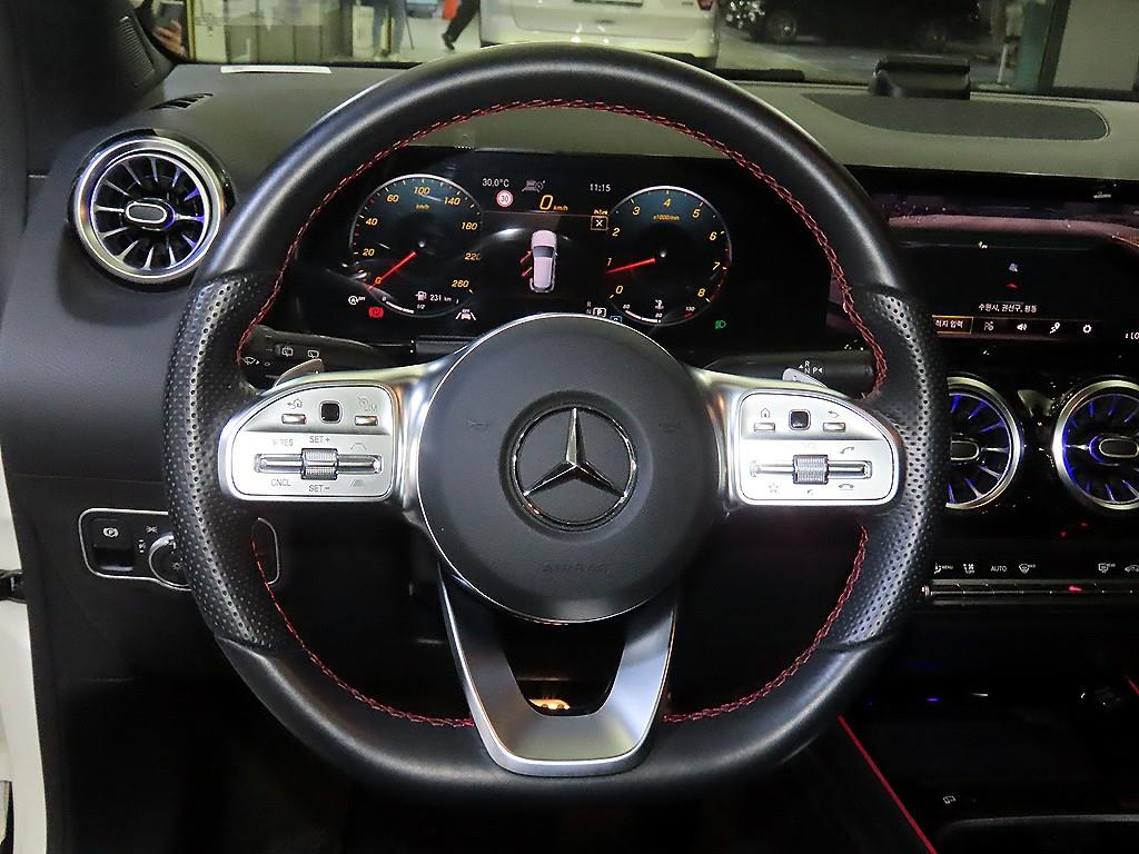 Mercedes Benz GLA Class - Vista 8