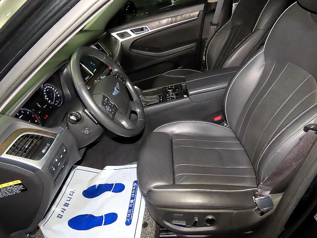 HYUNDAI Genesis - Vista 6