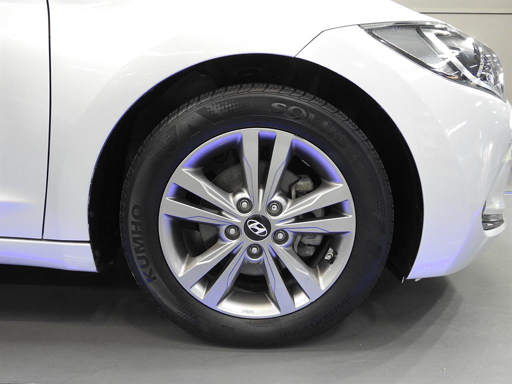 HYUNDAI Avante - Vista 6