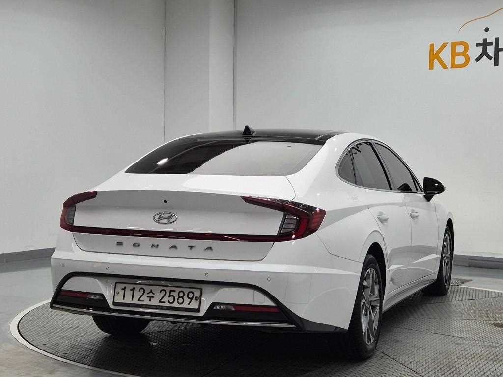 HYUNDAI Sonata - Vista 3