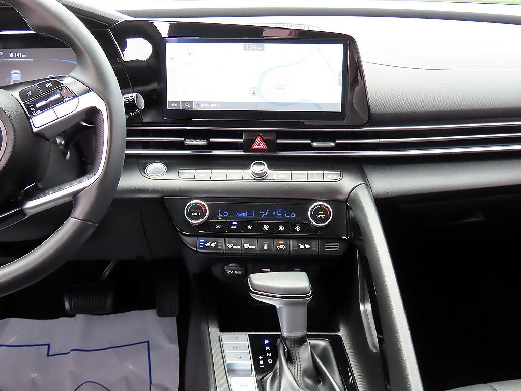 HYUNDAI Avante - Vista 10