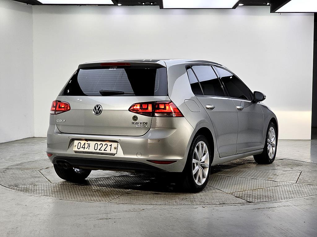 Volkswagen Golf - Vista 4