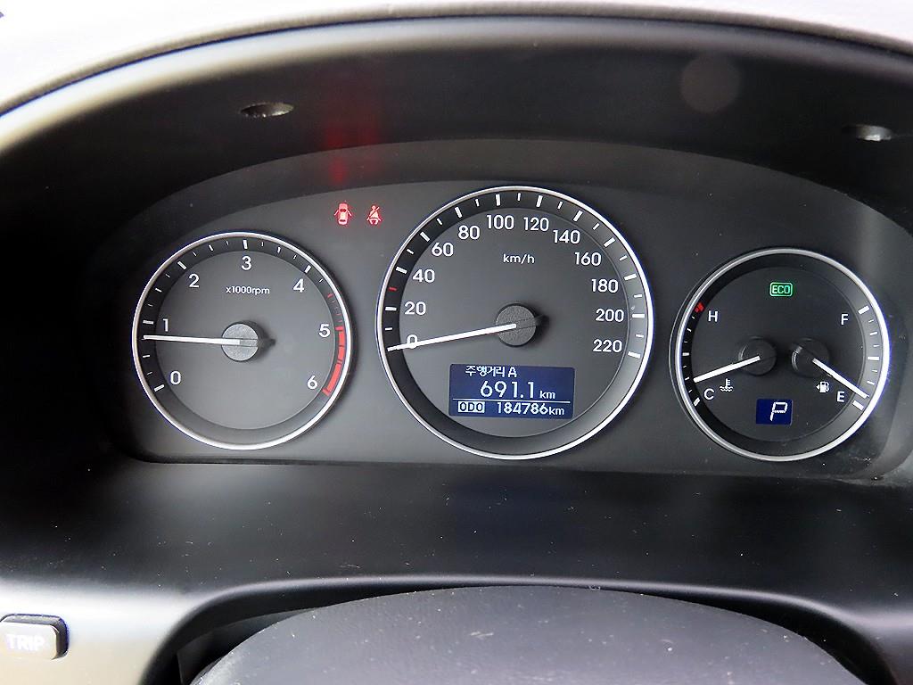 HYUNDAI Starex - Vista 8