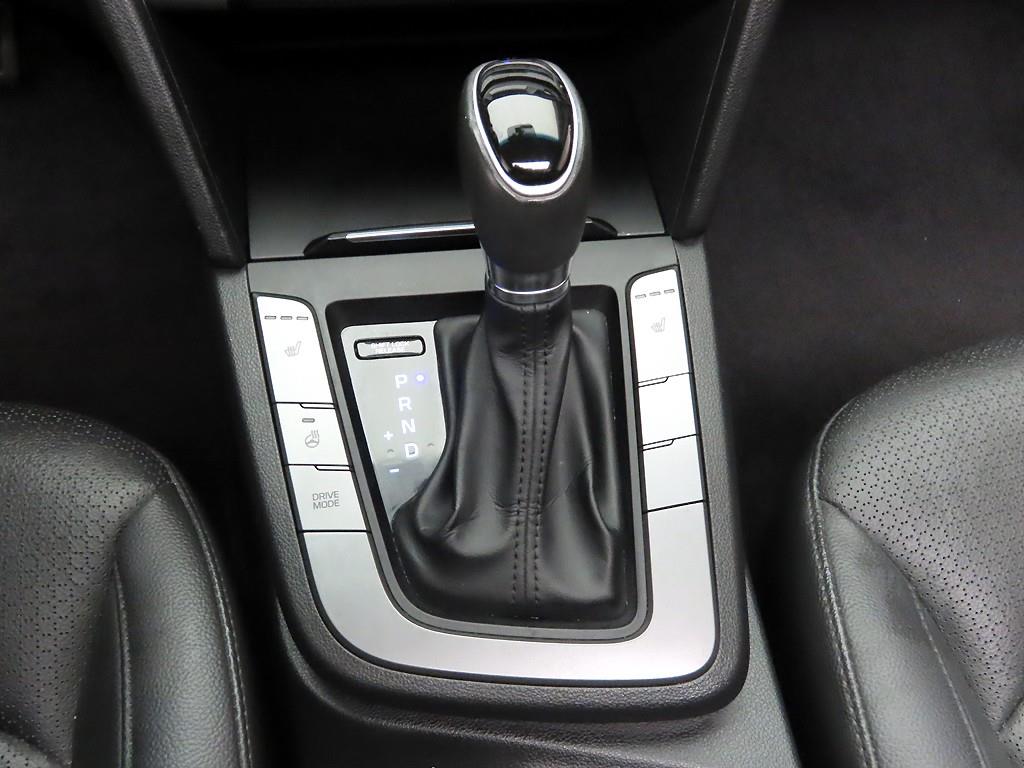 HYUNDAI Avante - Vista 10
