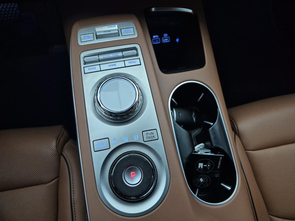 Genesis GV70 - Vista 8