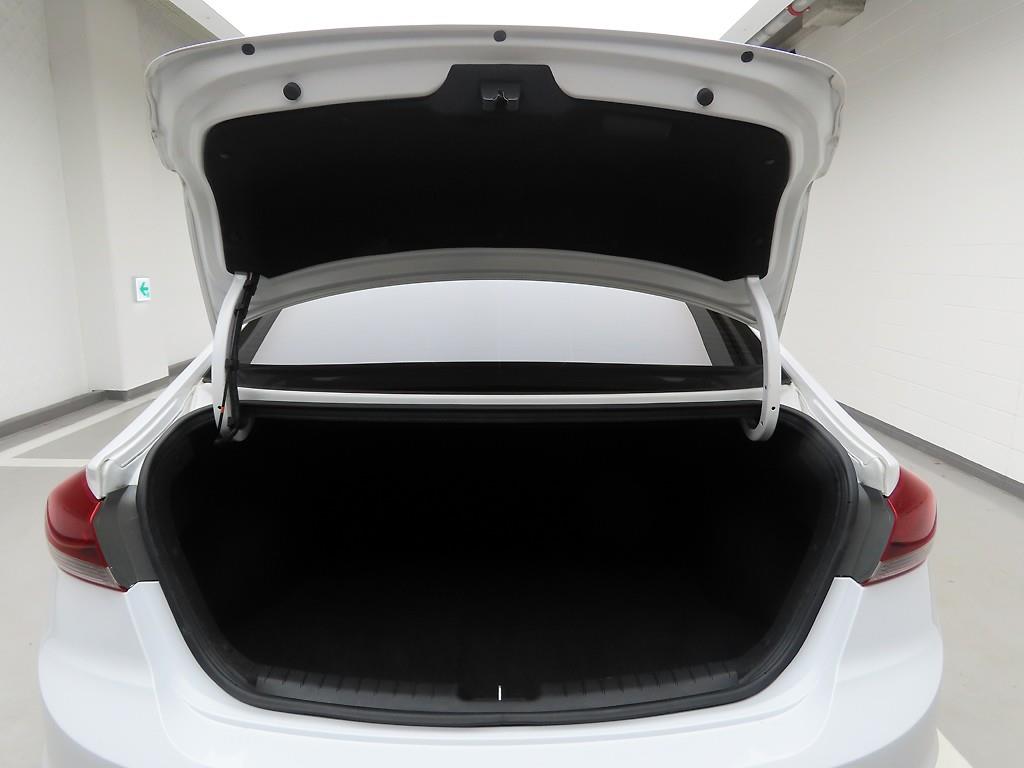 HYUNDAI Avante - Vista 5