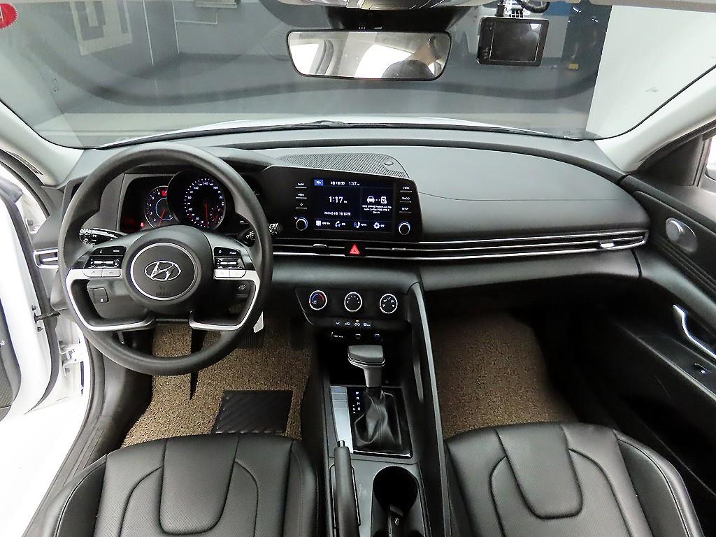 HYUNDAI Avante - Vista 8
