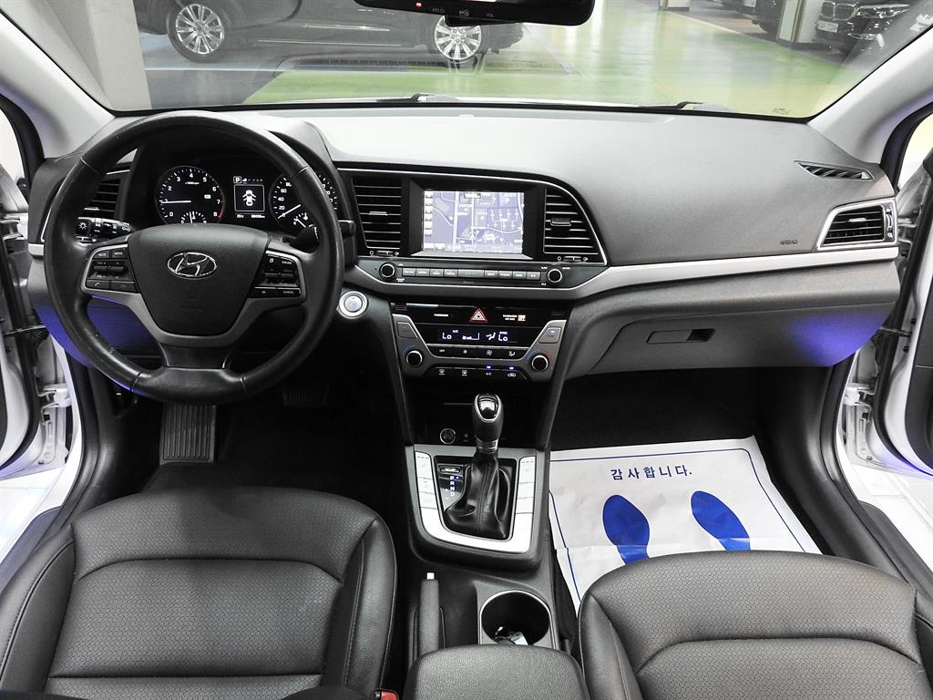 HYUNDAI Avante - Vista 11