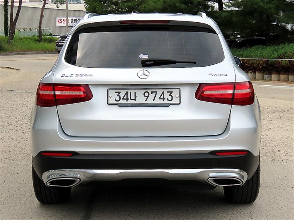 Mercedes Benz GLC Class - Vista 4