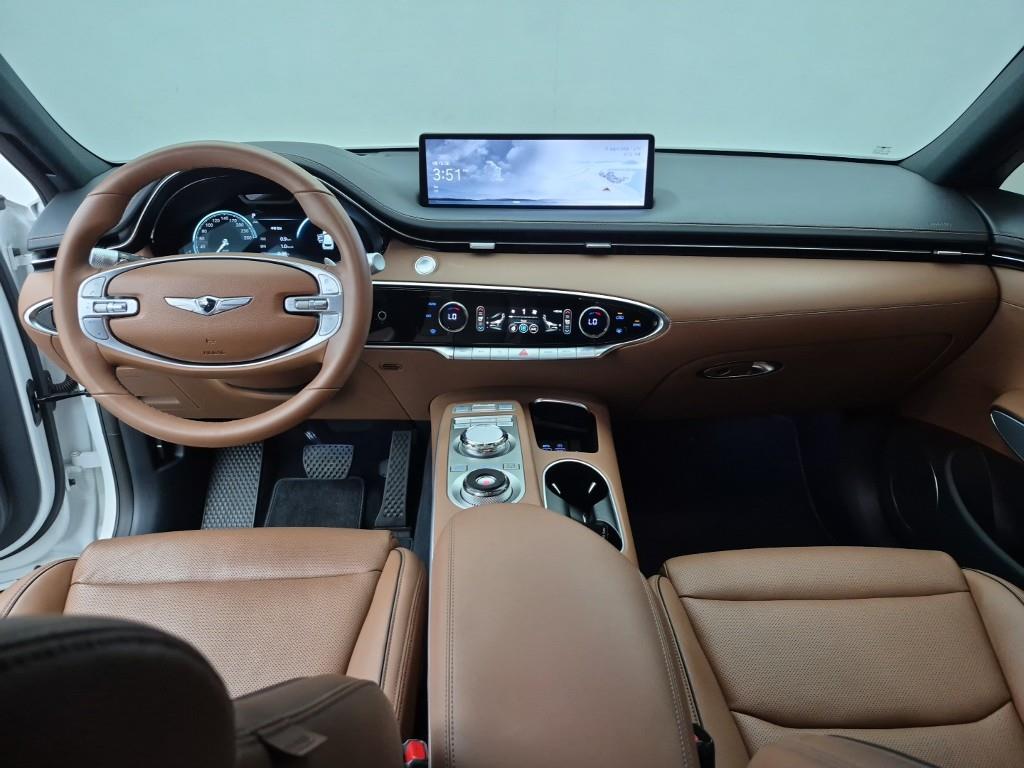 Genesis GV70 - Vista 5