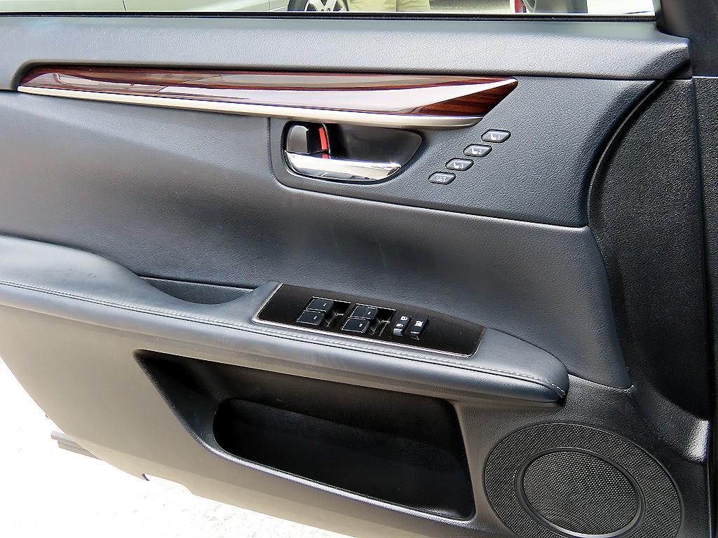 Lexus ES - Vista 11