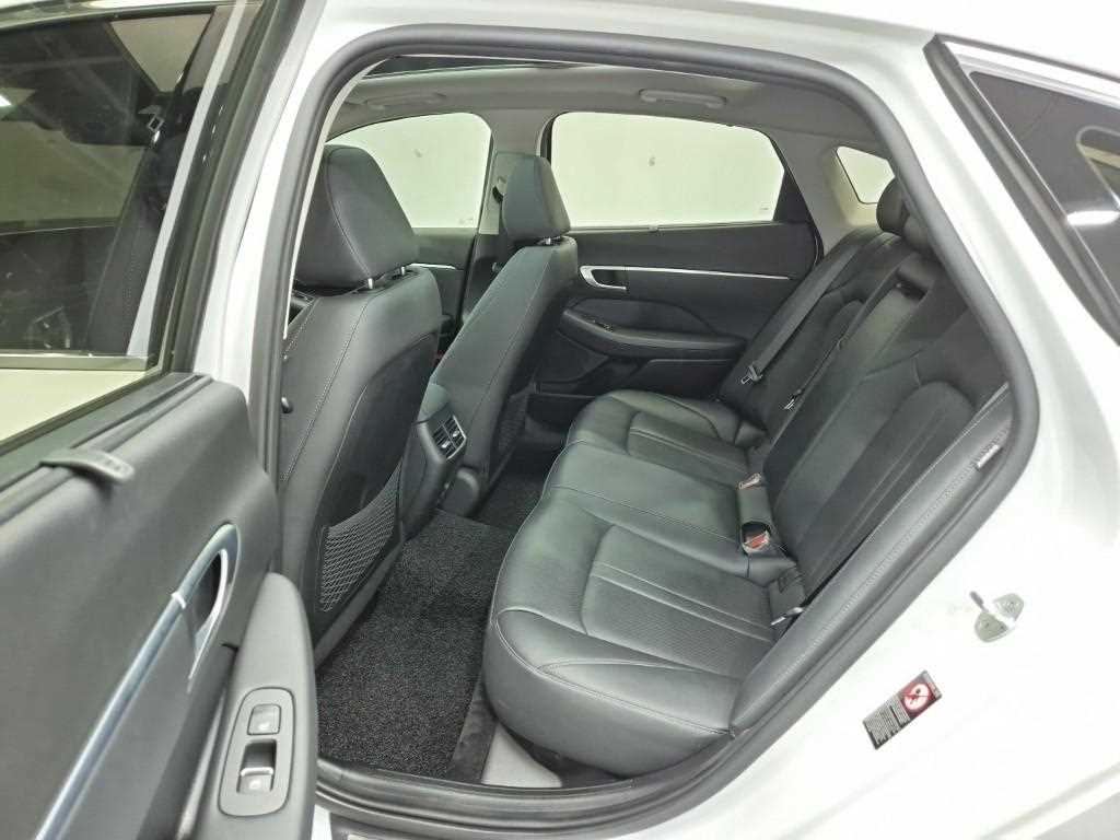 HYUNDAI Sonata - Vista 12