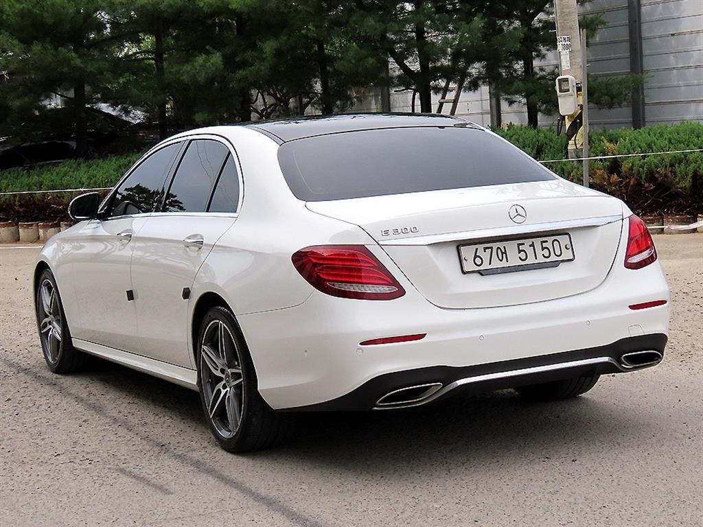 Mercedes Benz E class - Vista 3