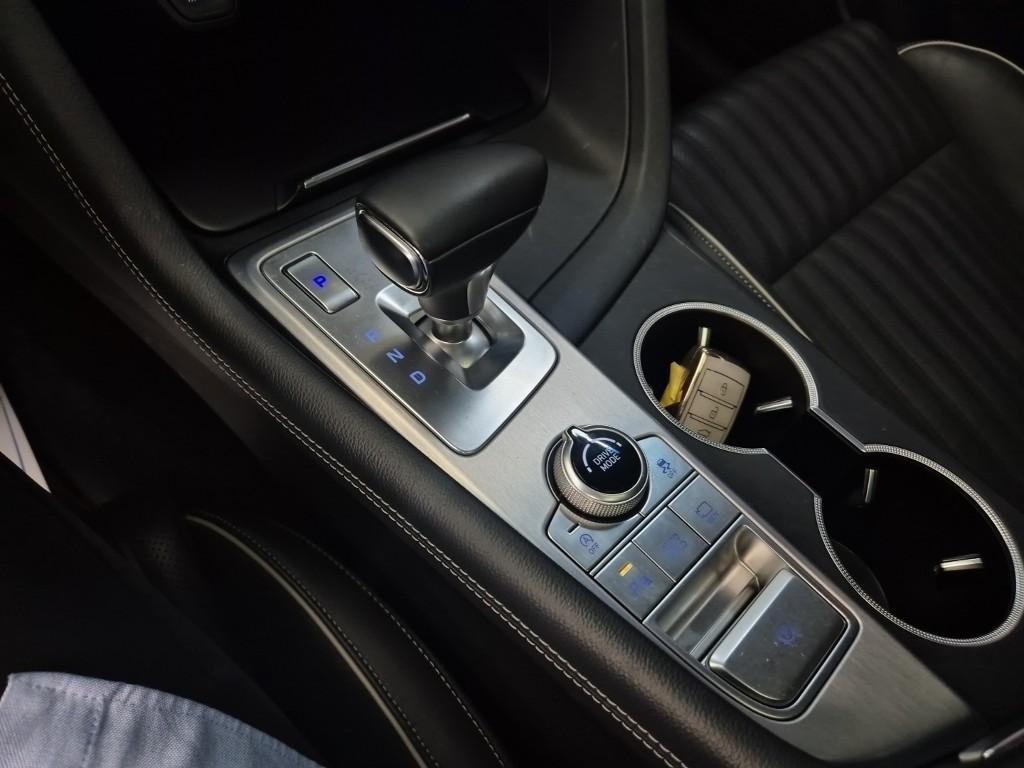 Genesis G70 - Vista 10