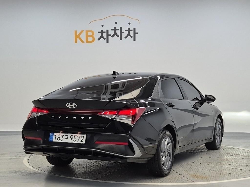 HYUNDAI Avante - Vista 4