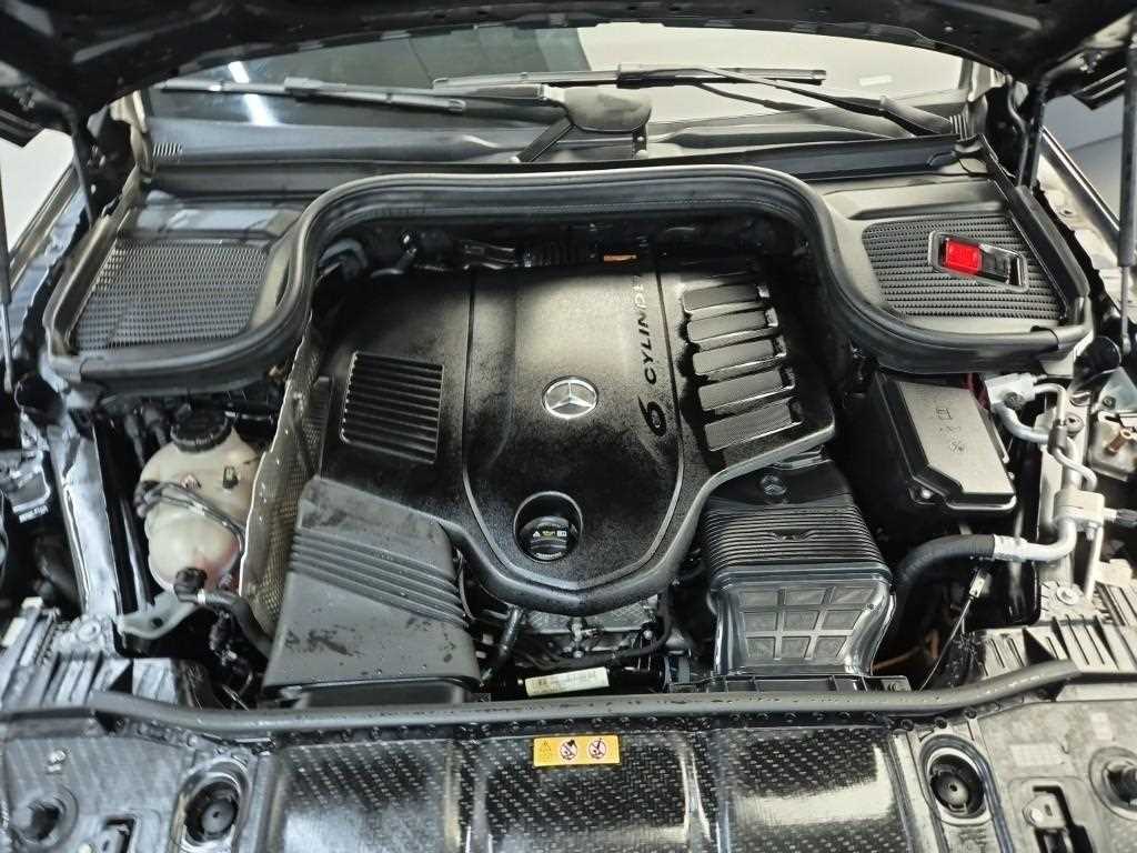 Mercedes Benz GLE Class - Vista 5