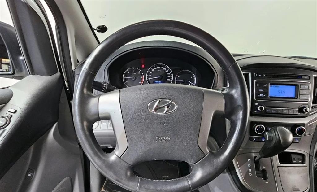 HYUNDAI Starex - Vista 10