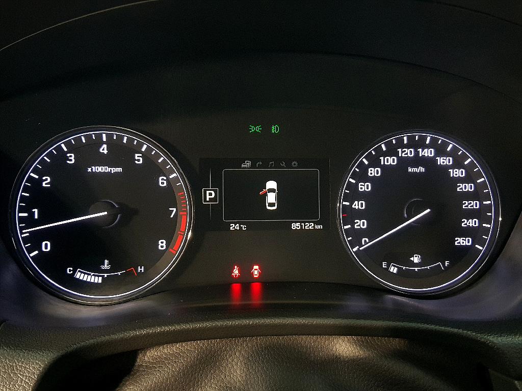 HYUNDAI Genesis - Vista 7