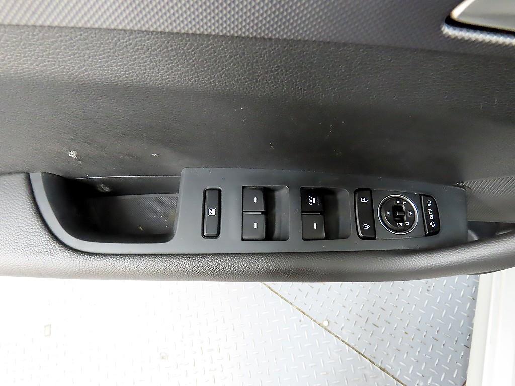 HYUNDAI Sonata - Vista 11