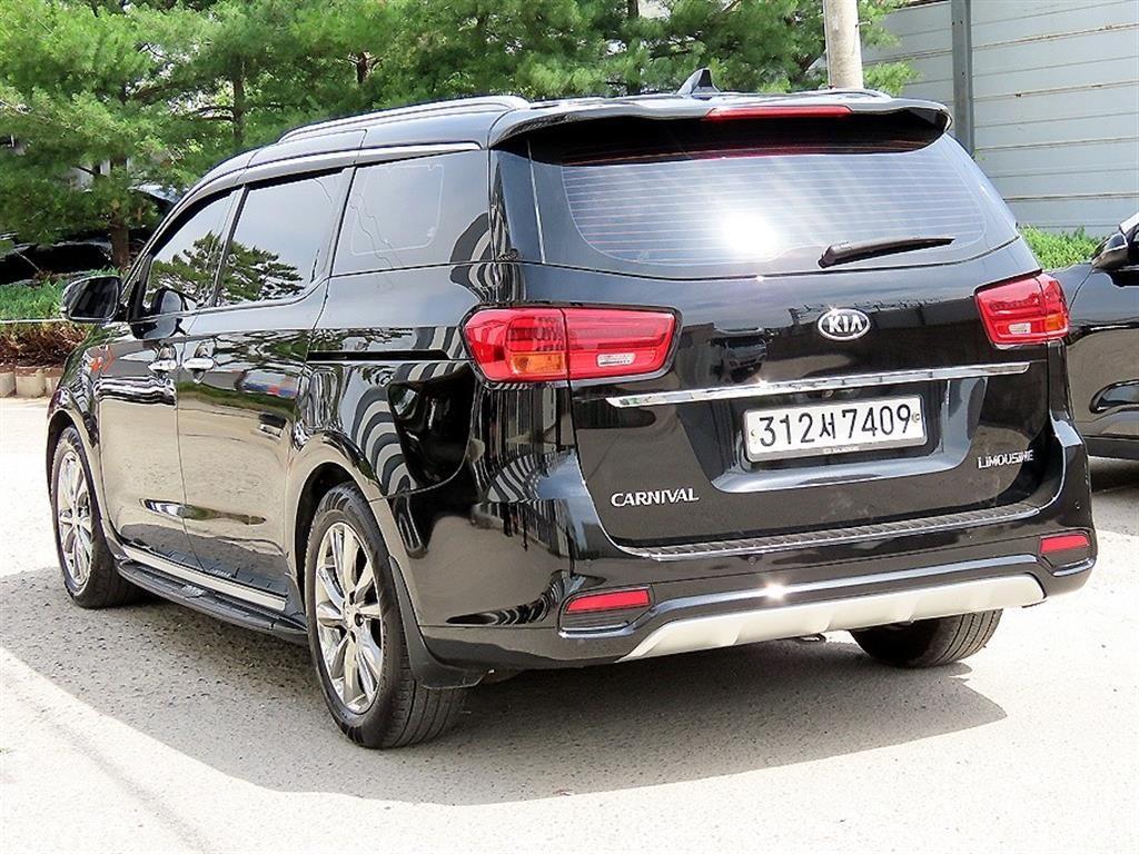 KIA Carnival - Vista 3