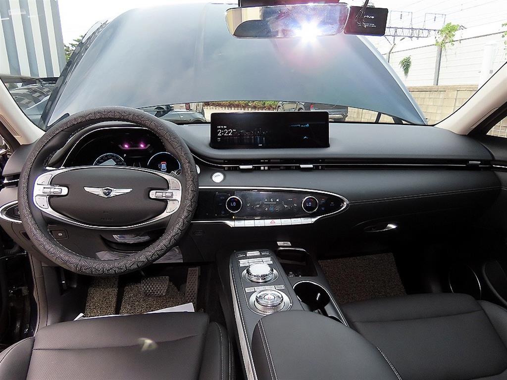 Genesis GV70 - Vista 7