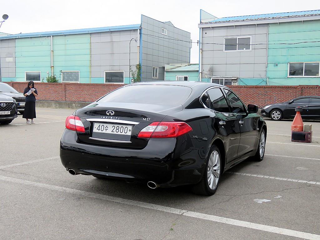 Infiniti M - Vista 4