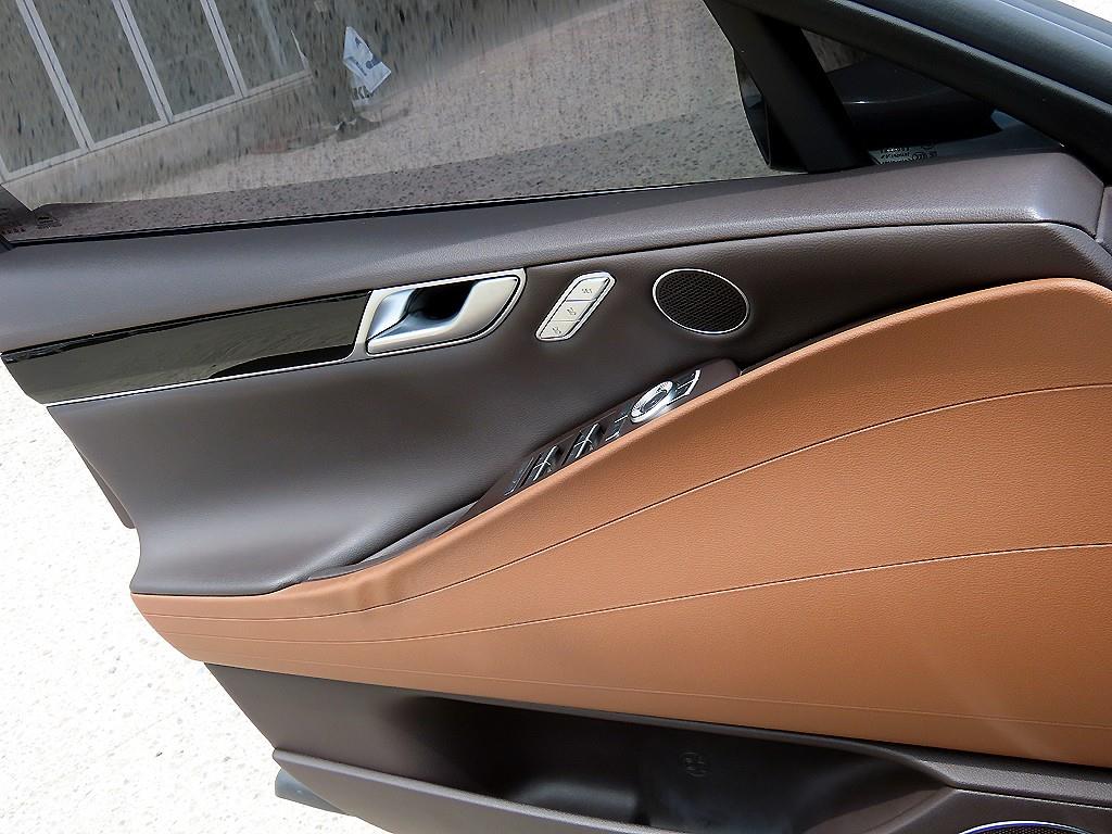 Genesis G80 - Vista 12