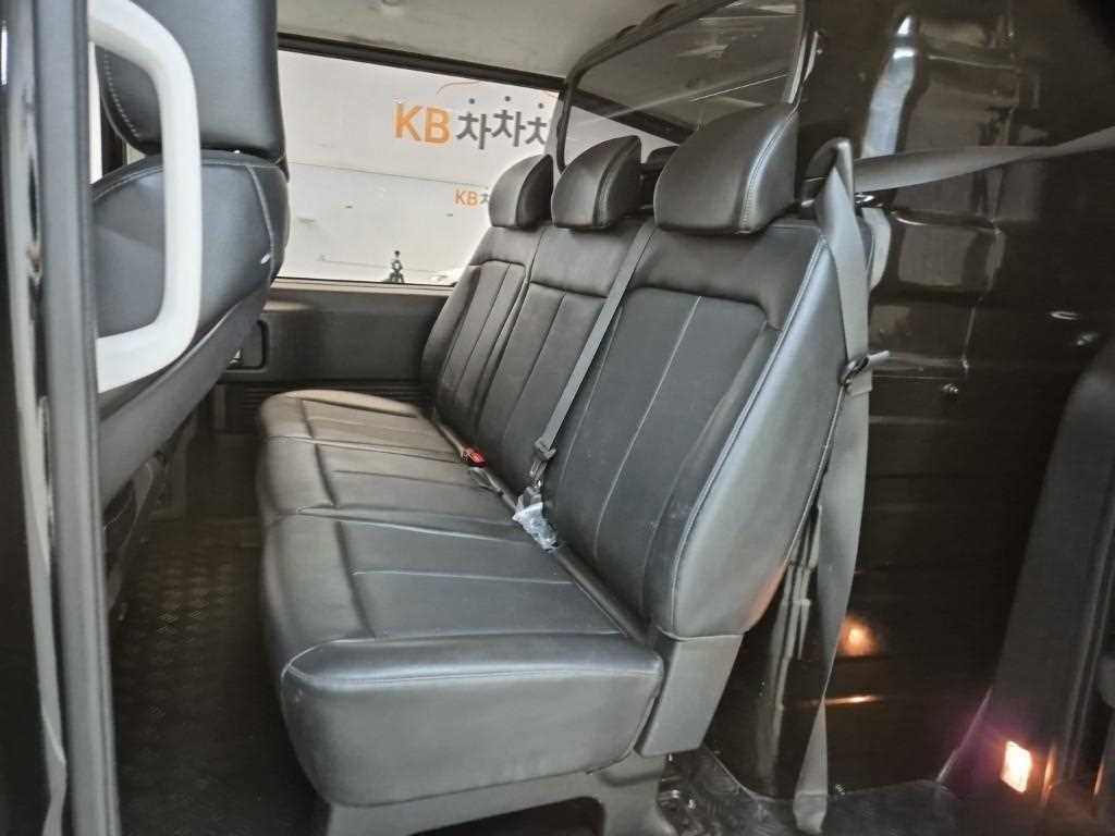 HYUNDAI Staria - Vista 12