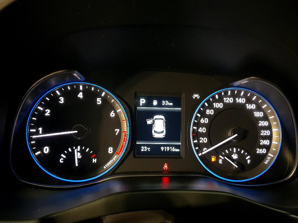 HYUNDAI Kona - Vista 7
