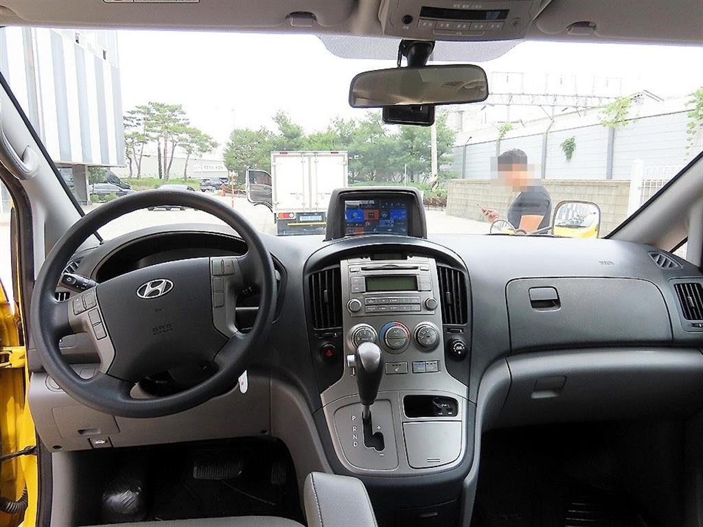 HYUNDAI Starex - Vista 8