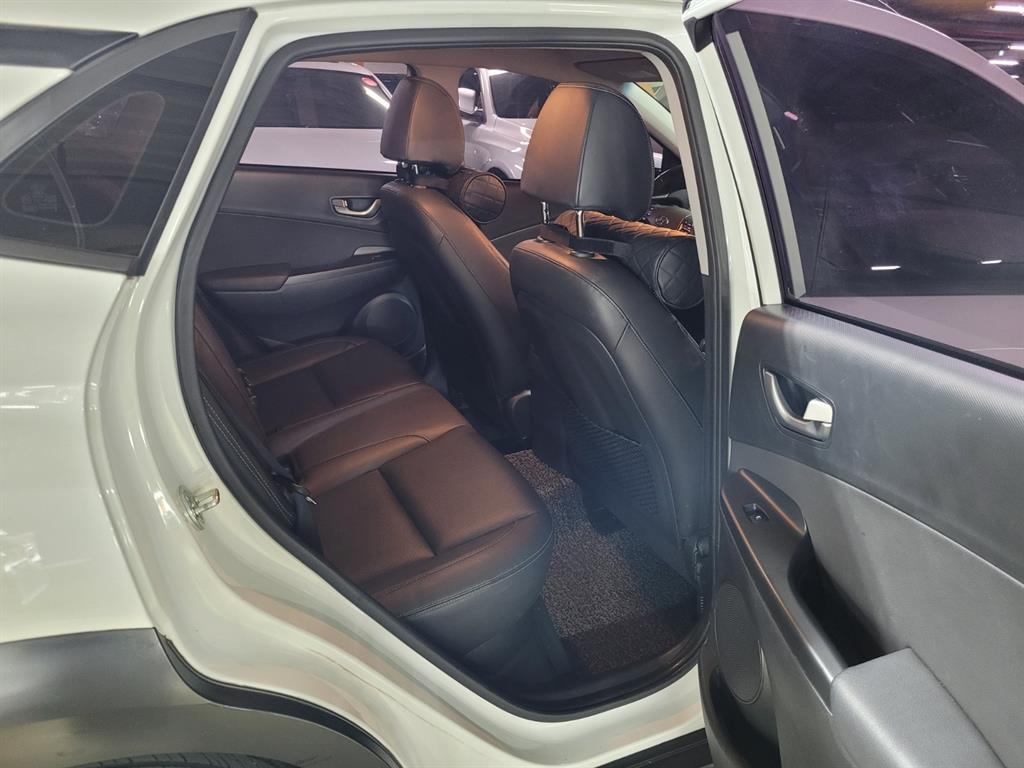 HYUNDAI Kona - Vista 8