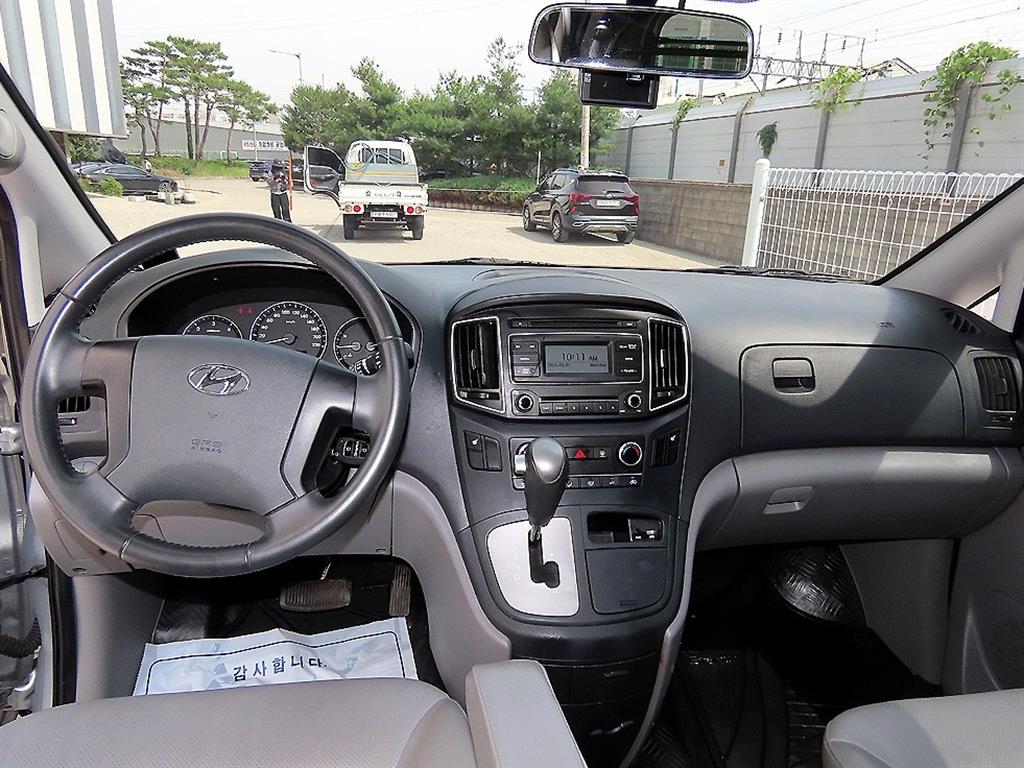 HYUNDAI Starex - Vista 7