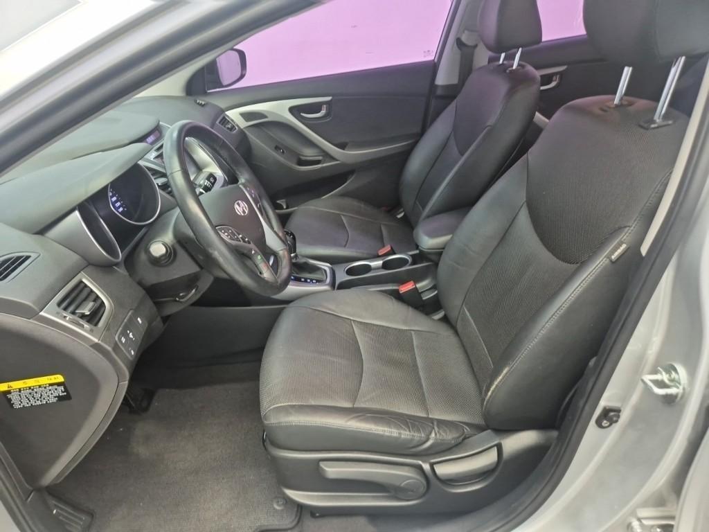 HYUNDAI Avante - Vista 11