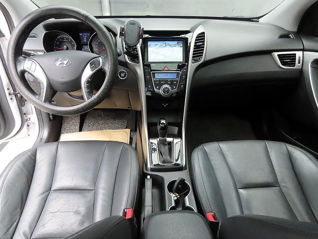 HYUNDAI i30 - Vista 7