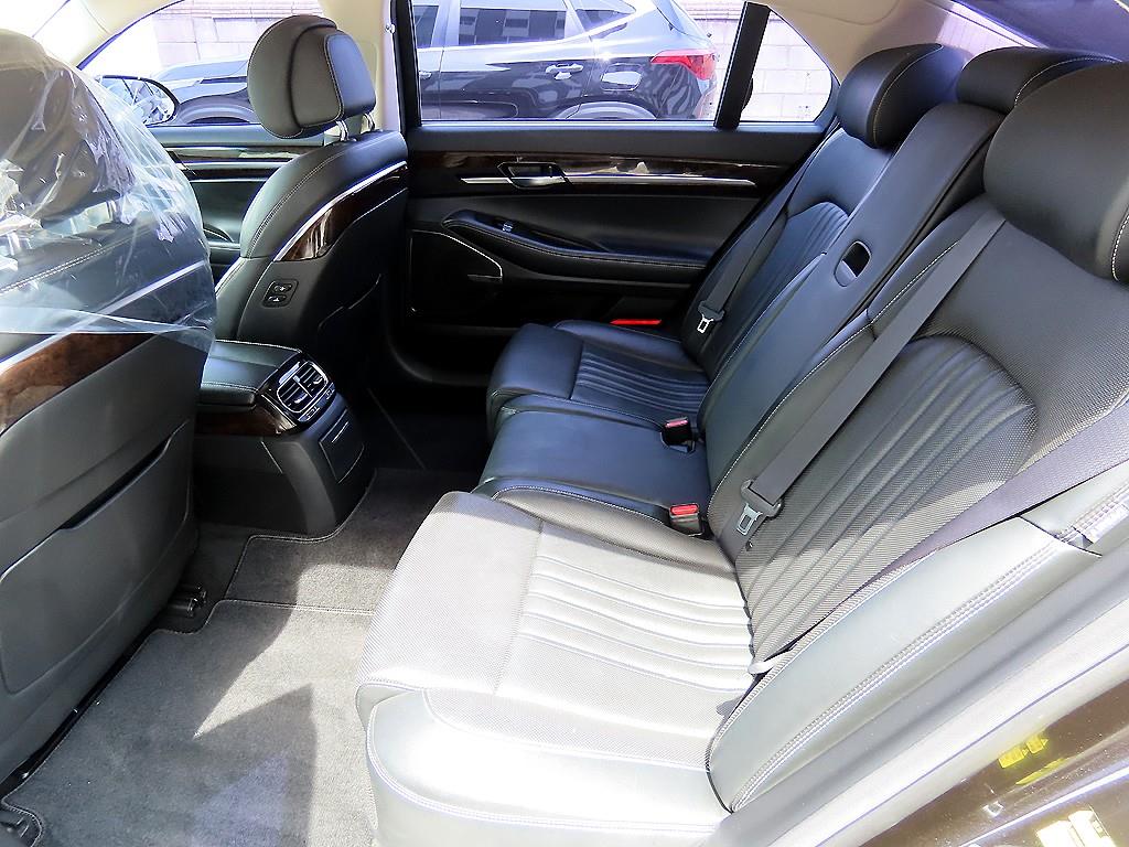 Genesis G90 - Vista 6
