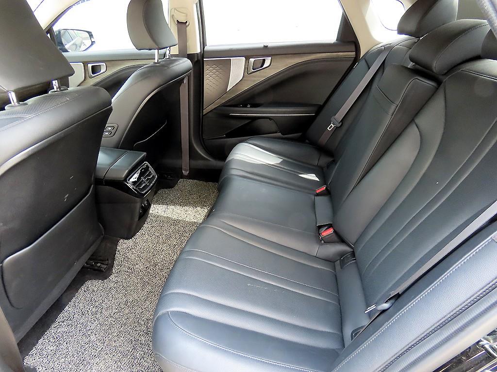 KIA K8 - Vista 6