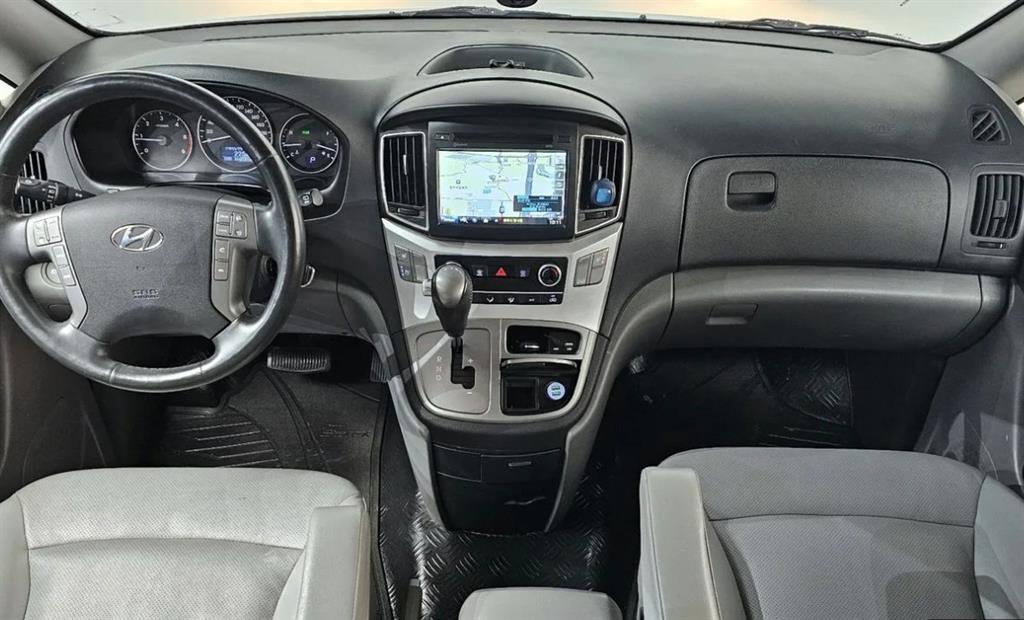 HYUNDAI Starex - Vista 7