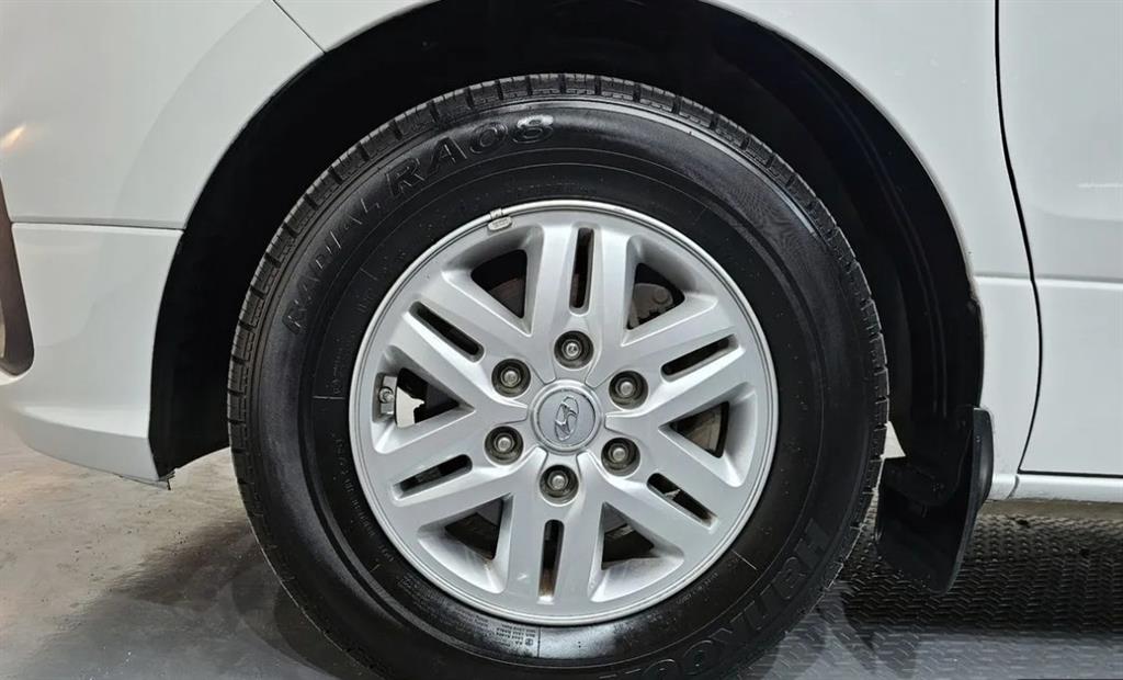 HYUNDAI Starex - Vista 5