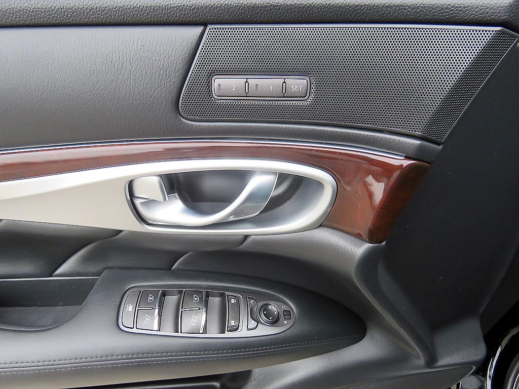 Infiniti M - Vista 10