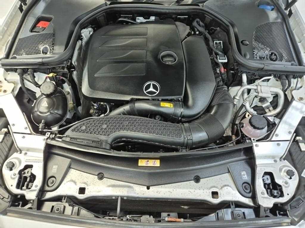 Mercedes Benz E class - Vista 5