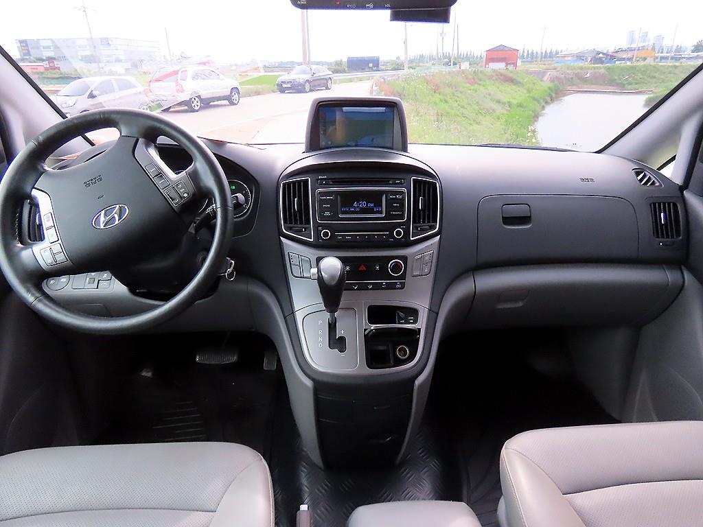 HYUNDAI Starex - Vista 10