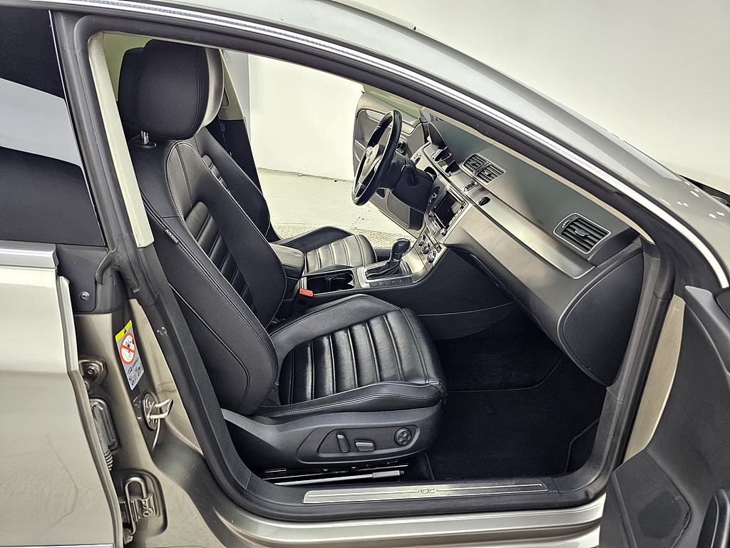 Volkswagen CC - Vista 11
