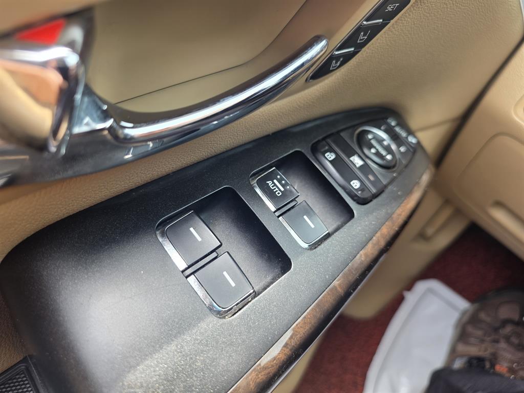KIA Carnival - Vista 12