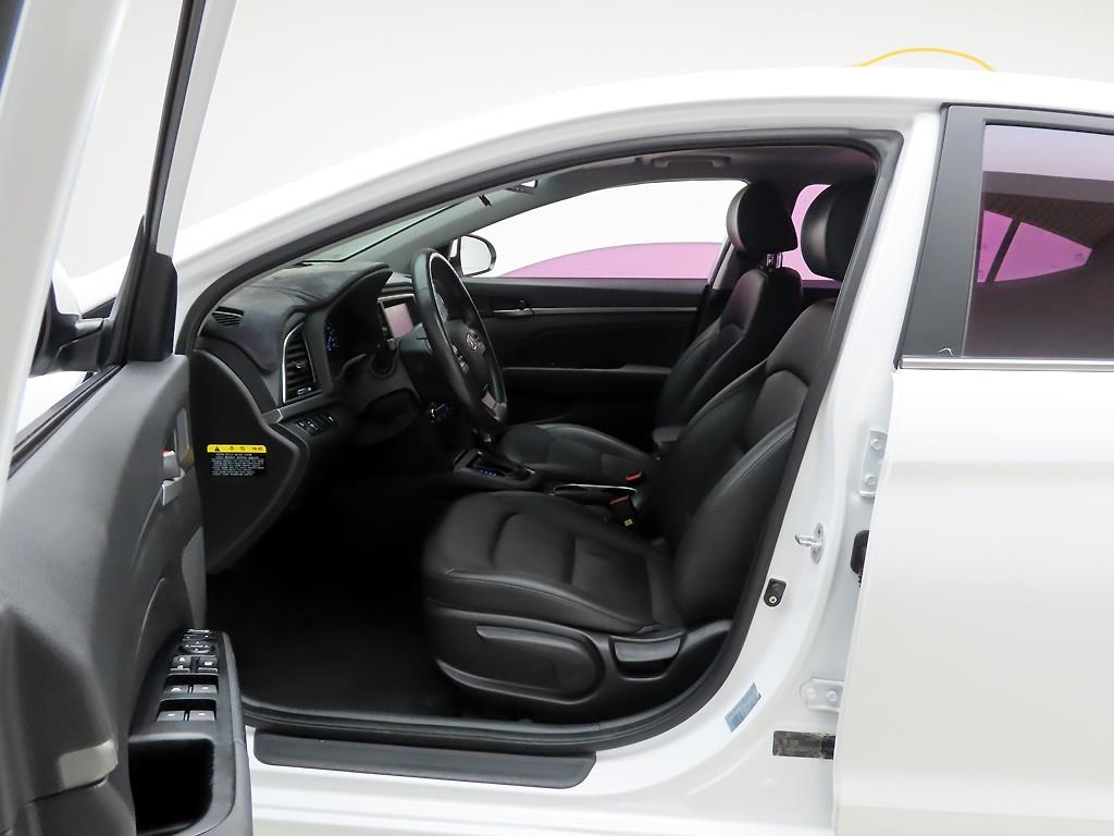 HYUNDAI Avante - Vista 12